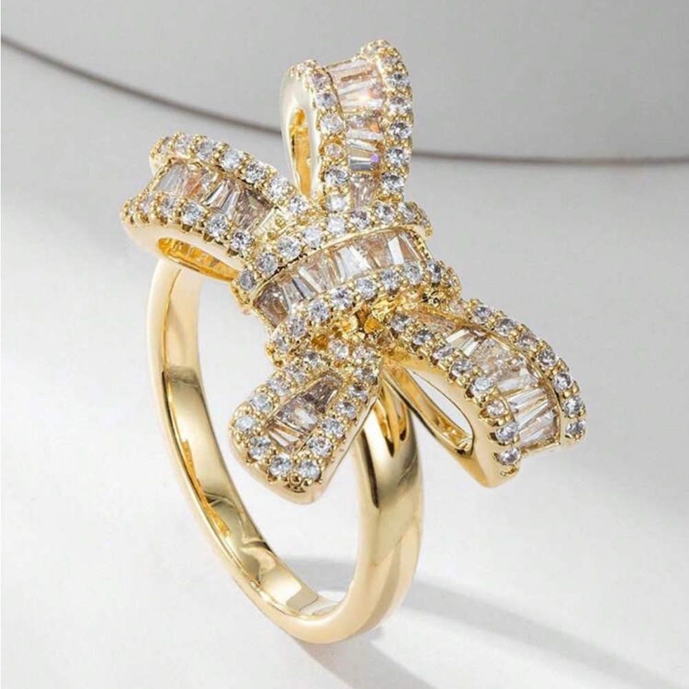 NWOT - Elegant Silver Bow Ring